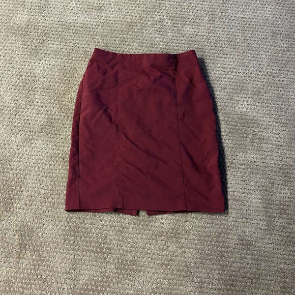 Van Heusen Dresses & Skirts - Maroon skirt business Sz 4